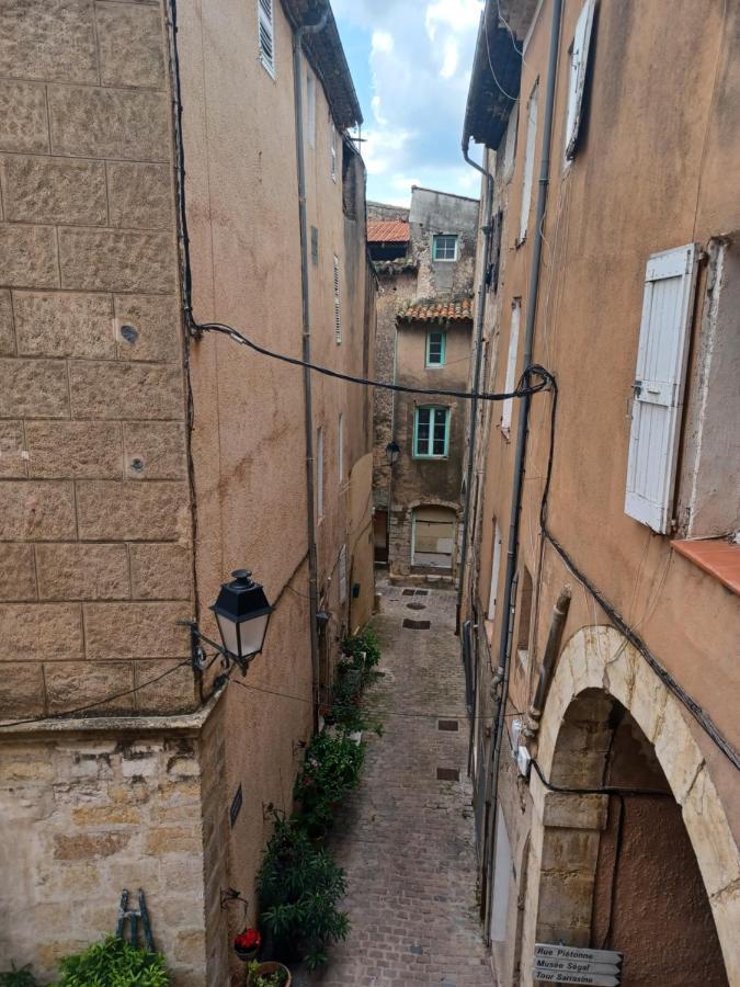 Apartmán L'Horloge Aups Pokoj fotografie